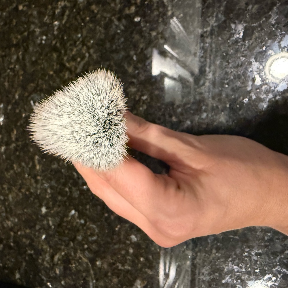 NWOB‼️LYS Beauty Stippling Blush Brush - Picture 3 of 3